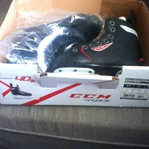 CCM RBZ NEW junior skates.